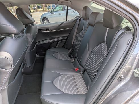 Used 2020 Toyota Camry SE w/ Convenience Package image 13