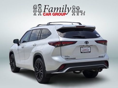 Used 2025 Toyota Highlander XSE AWD/4WD image 3