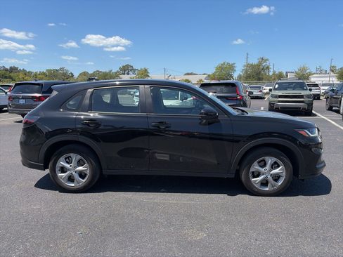 Used 2025 Honda HR-V LX image 8