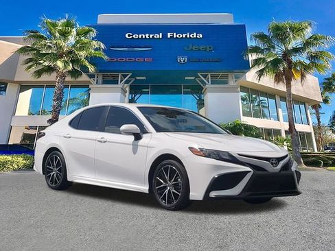 Used 2024 Toyota Camry SE w/ Convenience Package FWD image 2