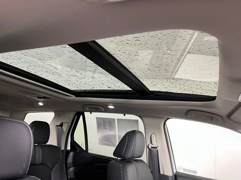 Certified 2025 Honda Pilot Touring image 9