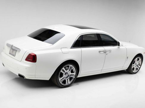 Used 2015 Rolls-Royce Ghost image 3