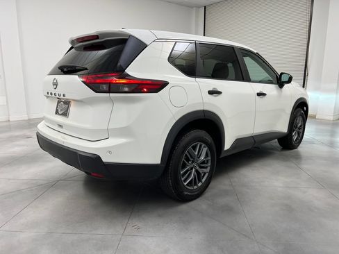 Used 2024 Nissan Rogue S FWD image 9