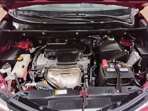 Used 2018 Toyota RAV4 LE AWD/4WD image 9