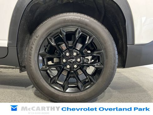 Used 2025 Chevrolet Traverse LT w/ Midnight/Sport Edition FWD image 31