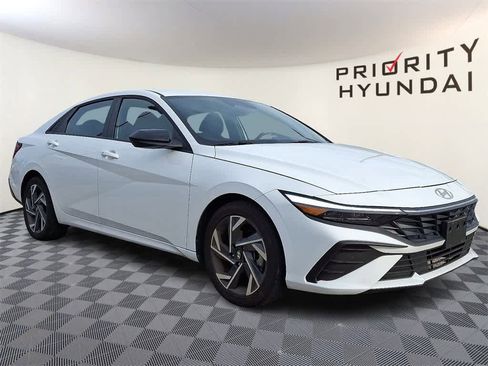 Certified 2025 Hyundai Elantra Sport image 3