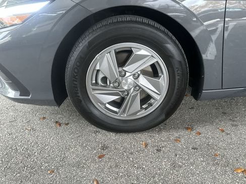 Used 2025 Hyundai Elantra SE FWD image 10