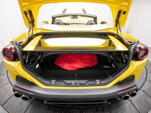 Used 2019 Ferrari Portofino RWD image 47