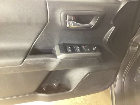 Used 2023 Toyota Tacoma TRD Off-Road w/ Technology Package AWD/4WD image 12