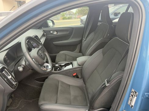 Certified 2023 Volvo XC40 Recharge Plus image 21