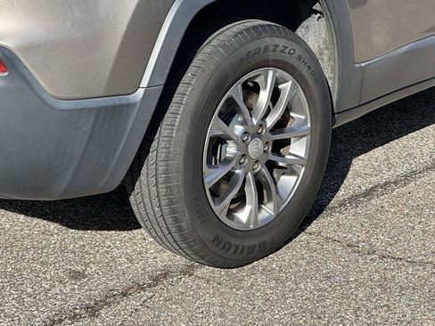 Used 2019 Jeep Cherokee Latitude Plus w/ Comfort/Convenience Group image 30