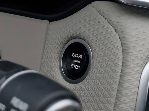 Used 2020 Land Rover Range Rover Velar S image 19