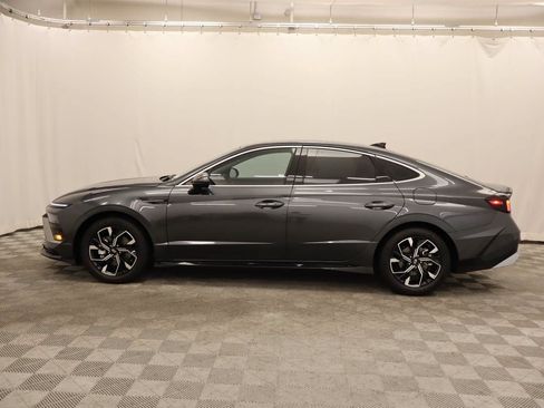 Used 2025 Hyundai Sonata SEL FWD image 2