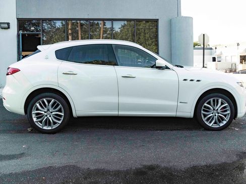 Used 2019 Maserati Levante GranLusso AWD/4WD image 9