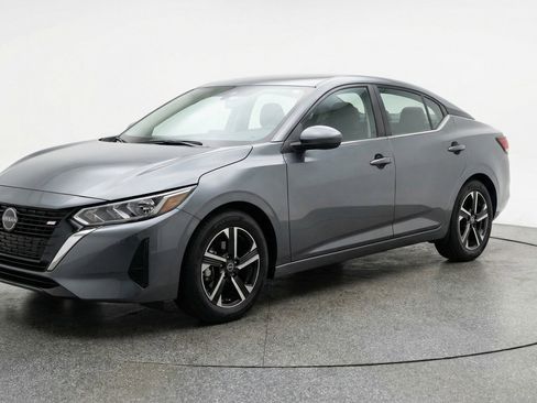 Used 2025 Nissan Sentra SV image 3