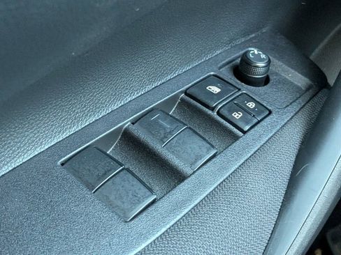 Used 2025 Toyota Corolla LE image 21