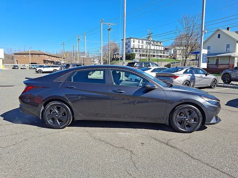 Used 2023 Hyundai Elantra SEL FWD image 25