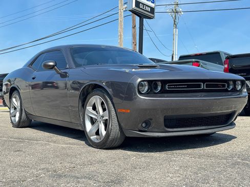Used 2016 Dodge Challenger R/T RWD image 8