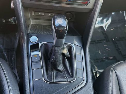 Used 2022 Volkswagen Tiguan SE R-Line FWD image 15