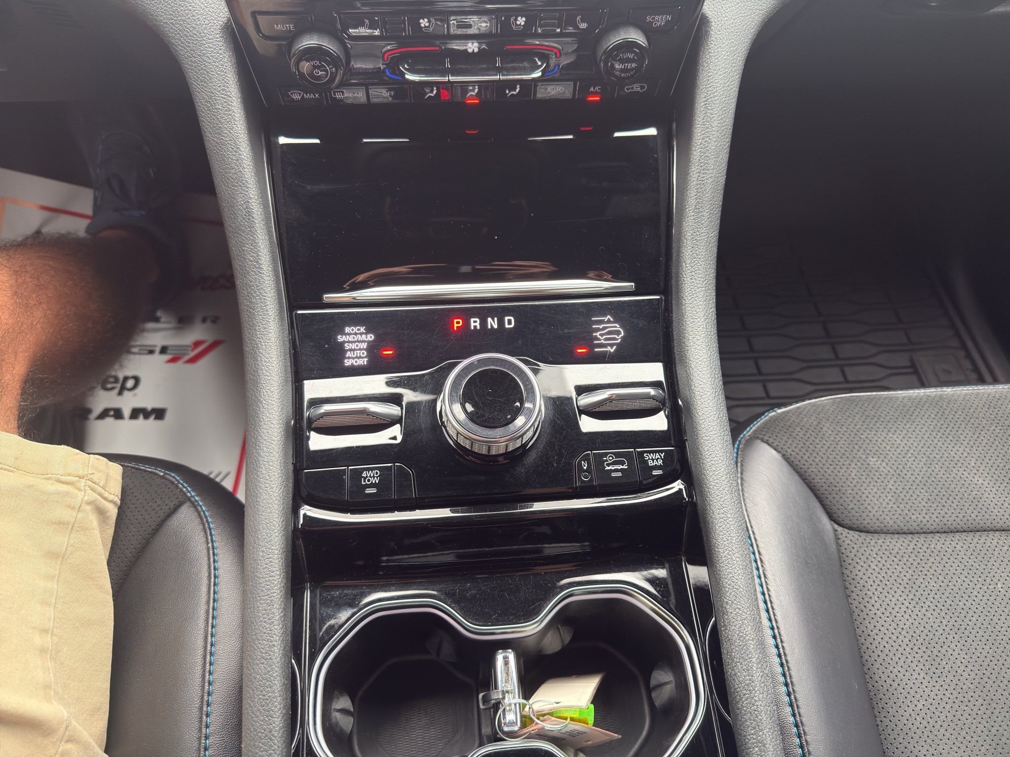 Used 2023 Jeep Grand Cherokee Trailhawk AWD/4WD image 26
