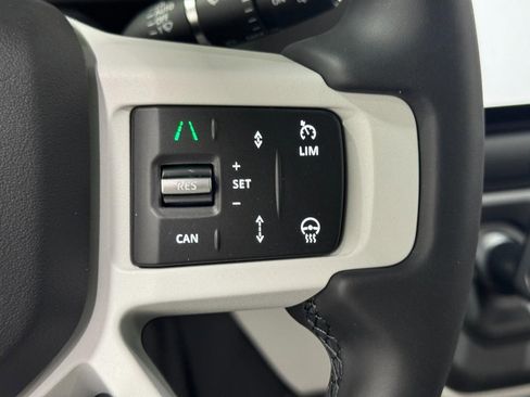 Used 2025 Land Rover Defender 110 S image 30