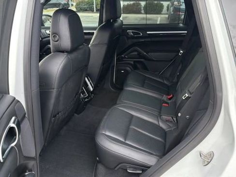 Used 2014 Porsche Cayenne Platinum Edition image 10