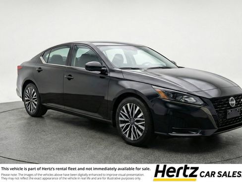 Used 2025 Nissan Altima 2.5 SV FWD image 1