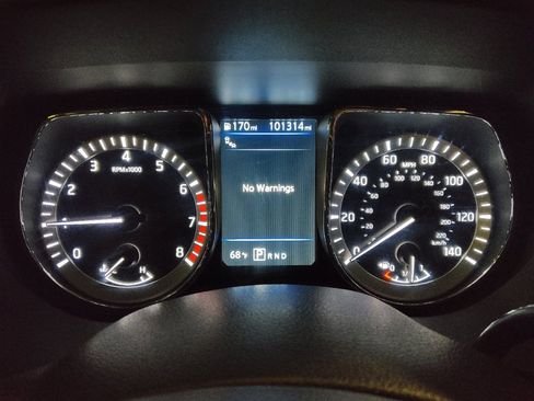 Used 2019 Nissan Titan SV w/ SV Convenience Package image 23