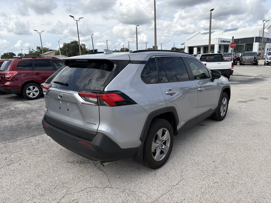 Used 2024 Toyota RAV4 LE AWD/4WD image 4