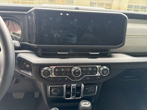 Used 2024 Jeep Wrangler Unlimited Sahara AWD/4WD image 20