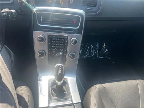 Used 2018 Volvo V60 T5 Cross Country Platinum image 20