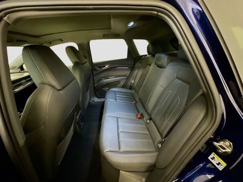 Used 2022 Audi Q4 e-tron Prestige image 30