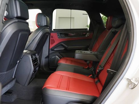Used 2025 Porsche Cayenne GTS AWD/4WD image 70