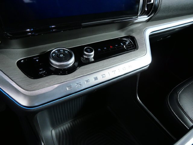 Used 2025 Ford Expedition Max Platinum AWD/4WD image 23