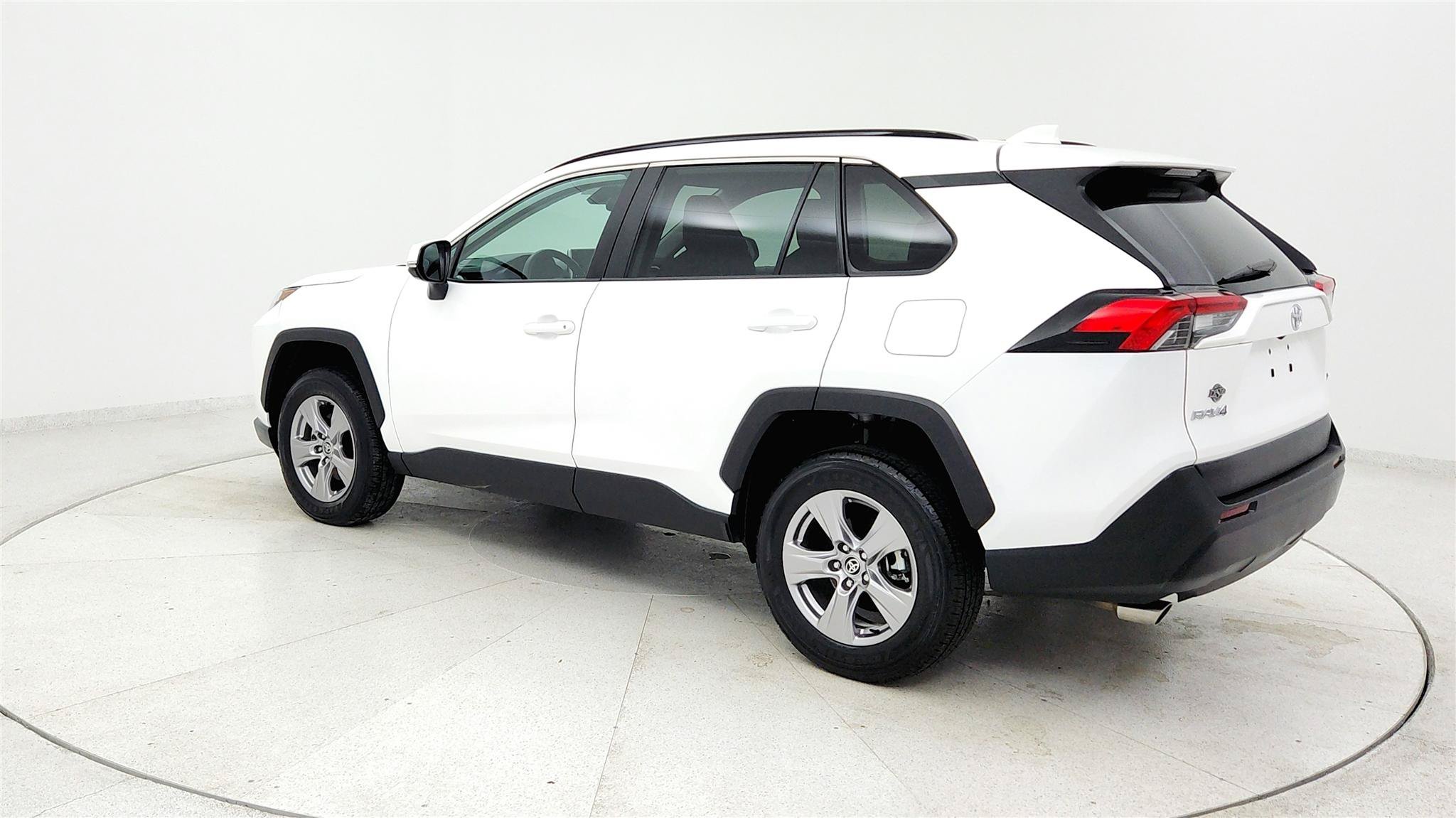 Used 2025 Toyota RAV4 XLE FWD image 3