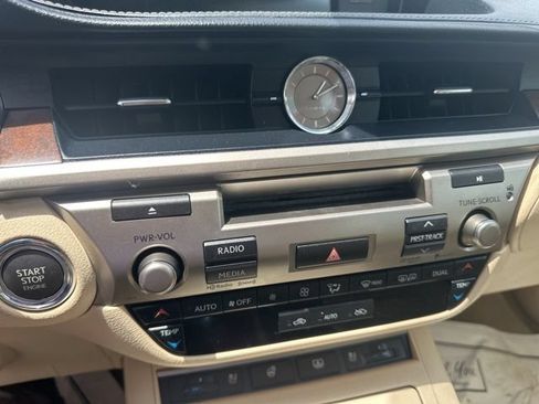 Used 2013 Lexus ES 350 w/ Luxury Pkg FWD image 22