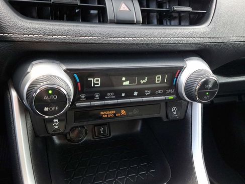 Used 2021 Toyota RAV4 XLE w/ Convenience Package image 18