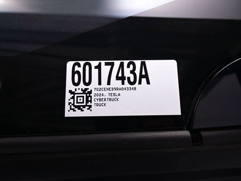 Used 2024 Tesla Cybertruck AWD Crew Cab image 26