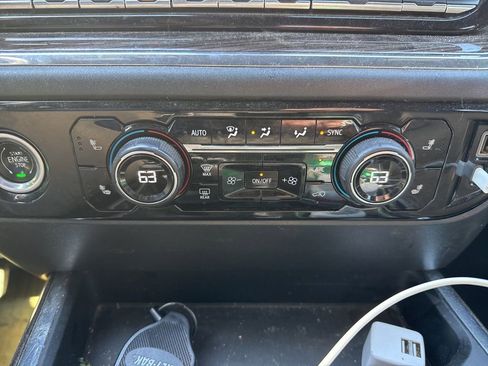 Used 2022 Chevrolet Silverado 1500 LT Trail Boss AWD/4WD image 18