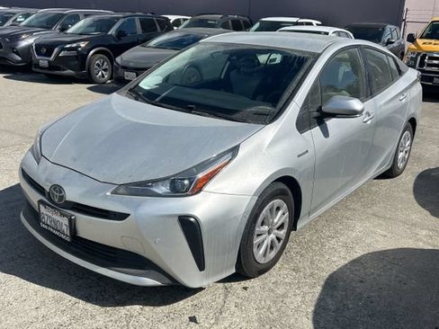 Used 2022 Toyota Prius LE FWD image 1