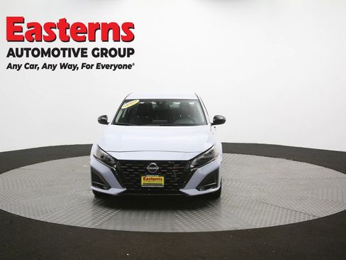 Used 2023 Nissan Altima 2.5 SR FWD image 55