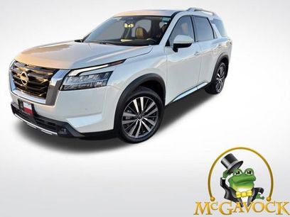 Certified 2022 Nissan Pathfinder Platinum w/ Lighting Package (N92)