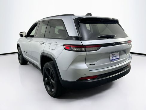 Used 2023 Jeep Grand Cherokee Altitude image 7