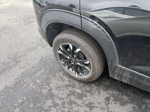 Used 2023 Chevrolet TrailBlazer LT w/ Convenience Package FWD image 3