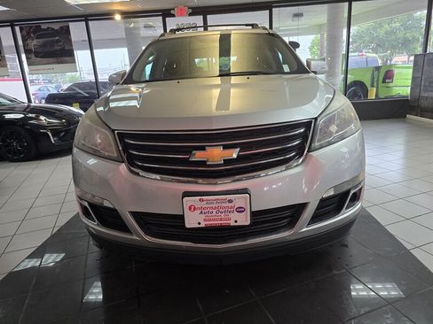 Used 2015 Chevrolet Traverse LT w/ Style and Technology Package FWD image 2