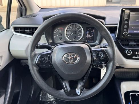 Used 2021 Toyota Corolla LE FWD image 2