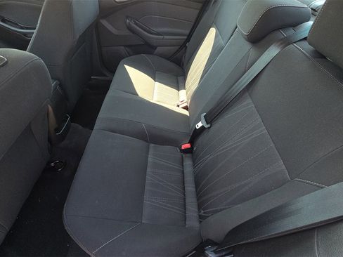 Used 2018 Ford Focus SE image 17