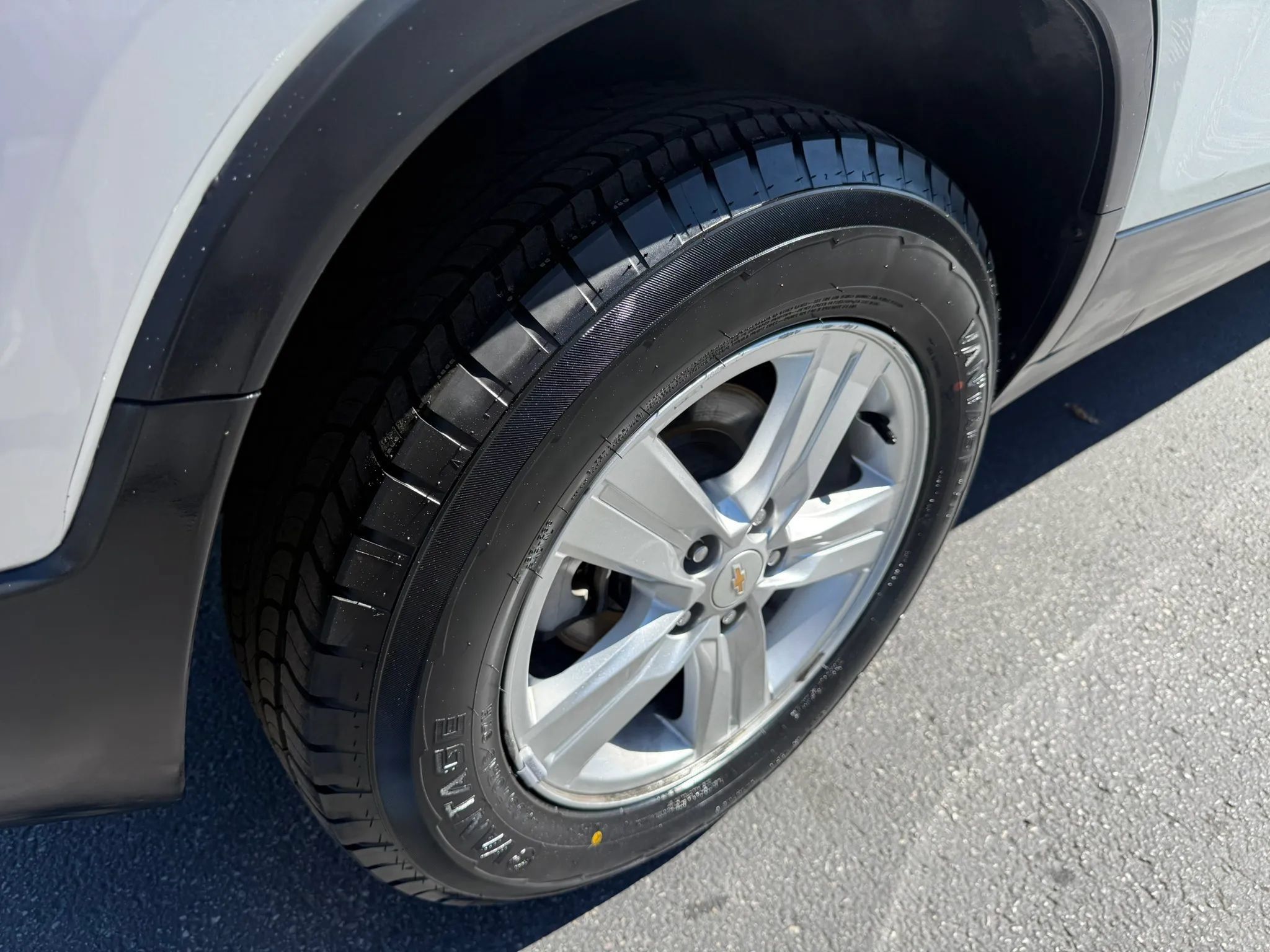 Used 2022 Chevrolet Trax LS w/ Tint and Cruise Package AWD/4WD image 27