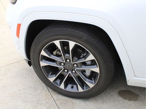 Used 2024 Jeep Grand Cherokee Overland w/ Adv Protech Group III AWD/4WD image 12