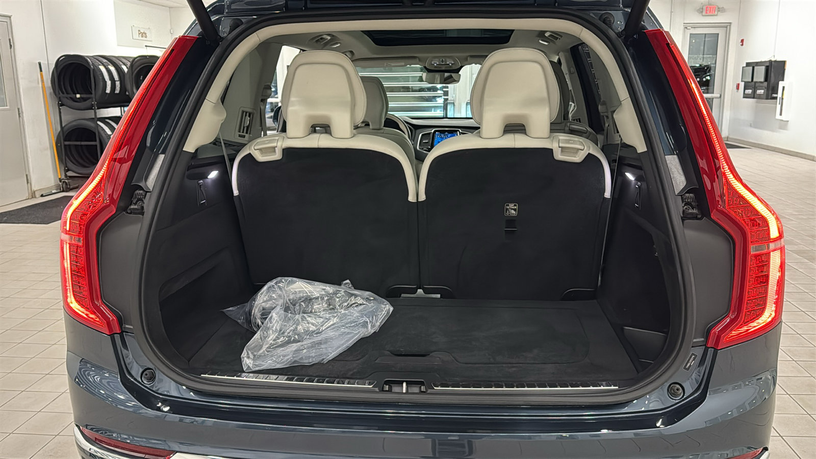 Used 2024 Volvo XC90 T8 Plus AWD/4WD image 30